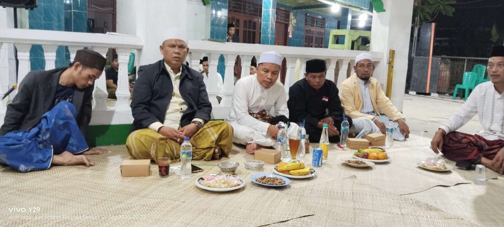 Bangun Ukhuwah dan Kepedulian Sosial  Mesjid Jami Al Ikhlas kp Cengkok Memperingati Maulid Nabi Muhammad SAW